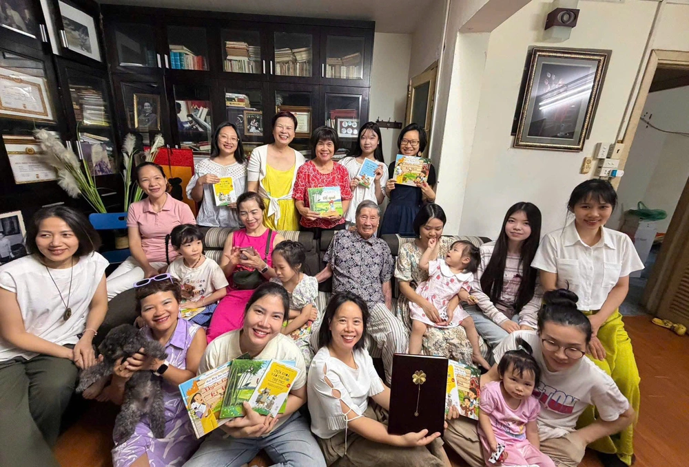 Câu chuyện phía sau 636 bản thảo vừa được trao tặng của nhạc sĩ Phạm Tuyên - Ảnh 4.