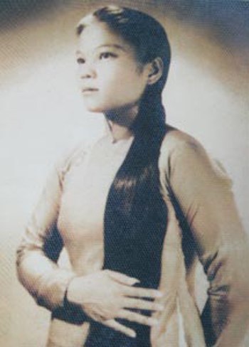 Người mẹ Việt và đứa con lai - ca sĩ nổi tiếng - Randy
